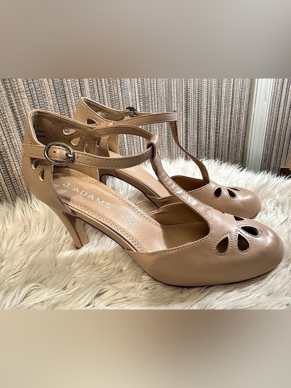 J. Adams Pepper 8 Nude T-Strap Cutout Retro Mary Jane Heels Size 8